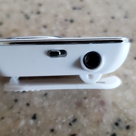 Miniature Fully Functional MP3 player - Picture 3 of 11